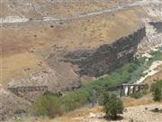 zestörte Yarmuk-Brücke der Hedschas-Bahn und israel. Strasse